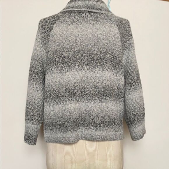 Ellen Tracy Black and White Tweed Cardigan Sweater Size Medium - Picture 6 of 11